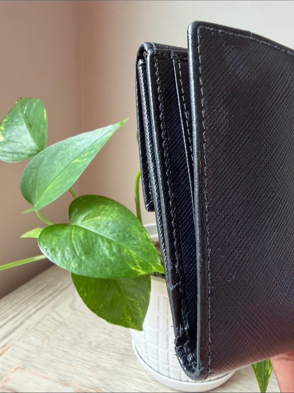 Salvatore Ferragamo wallet in black - Picture 8 of 9